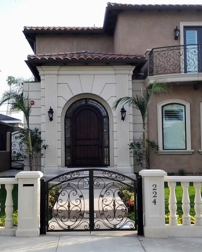 Pilasters, Balustrade & Mail Box